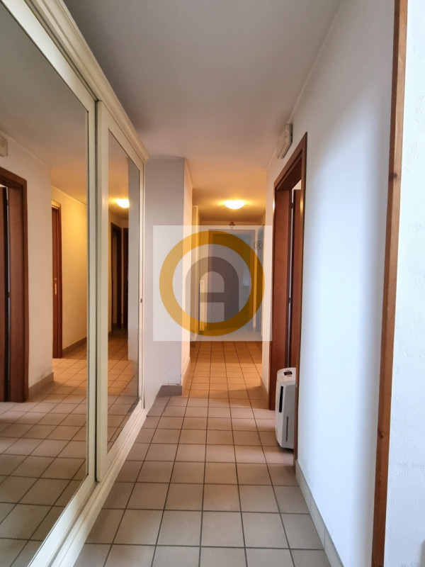 Villa Indipendente a Bassano del Grappa: Spazi Generosi e Massima Versatilità.
Cerchi una soluzio...