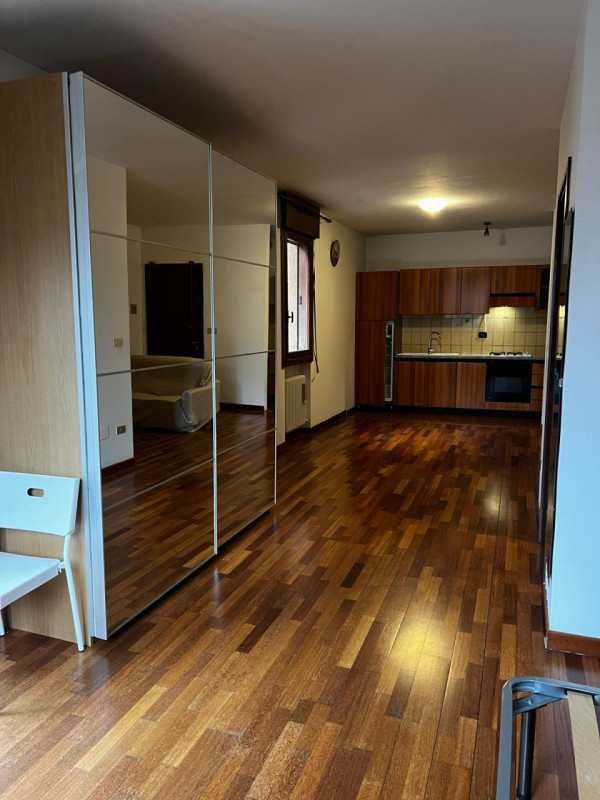 MONOLOCALE SITUATO NEL CUORE DI VICENZA A POCHI PASSI DALLE MURA STORICHE - Rif. 8221
Nella tranq...