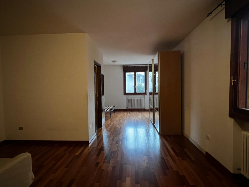 MONOLOCALE SITUATO NEL CUORE DI VICENZA A POCHI PASSI DALLE MURA STORICHE - Rif. 8221
Nella tranq...