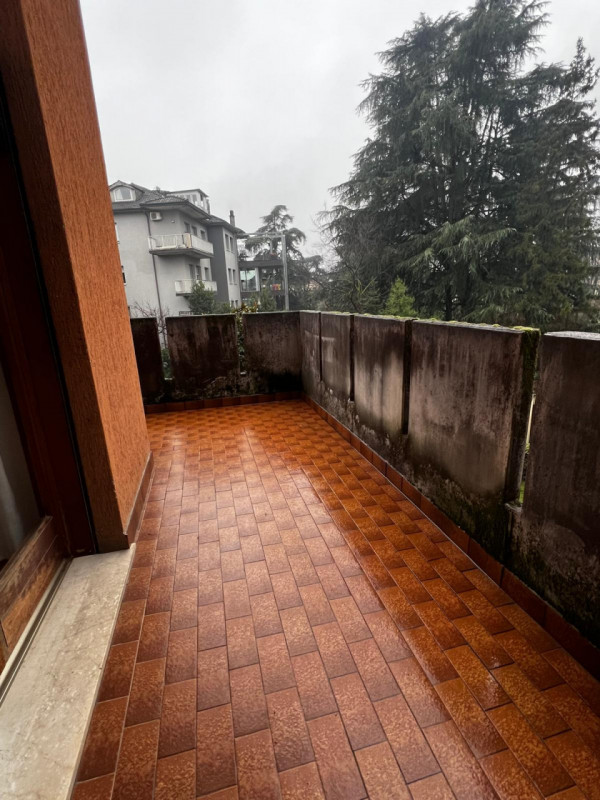 MONOLOCALE SITUATO NEL CUORE DI VICENZA A POCHI PASSI DALLE MURA STORICHE - Rif. 8221
Nella tranq...