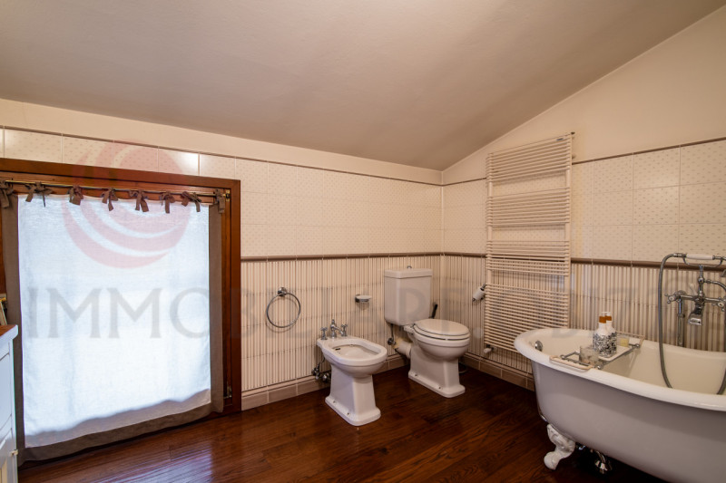 Situata nel cuore di Abano Terme, nota per le sue famose sorgenti termali e un clima mite tutto l...