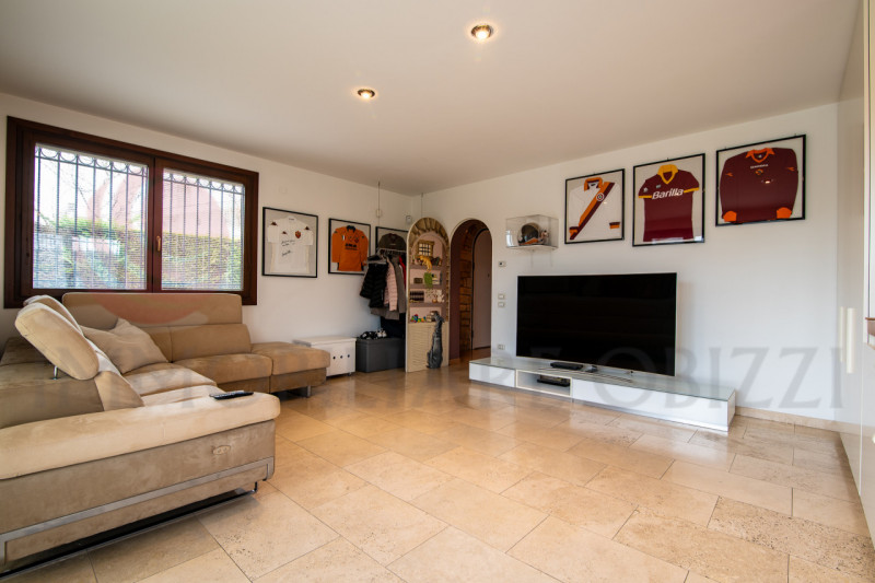 Situata nel cuore di Abano Terme, nota per le sue famose sorgenti termali e un clima mite tutto l...