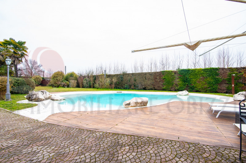 Situata nel cuore di Abano Terme, nota per le sue famose sorgenti termali e un clima mite tutto l...