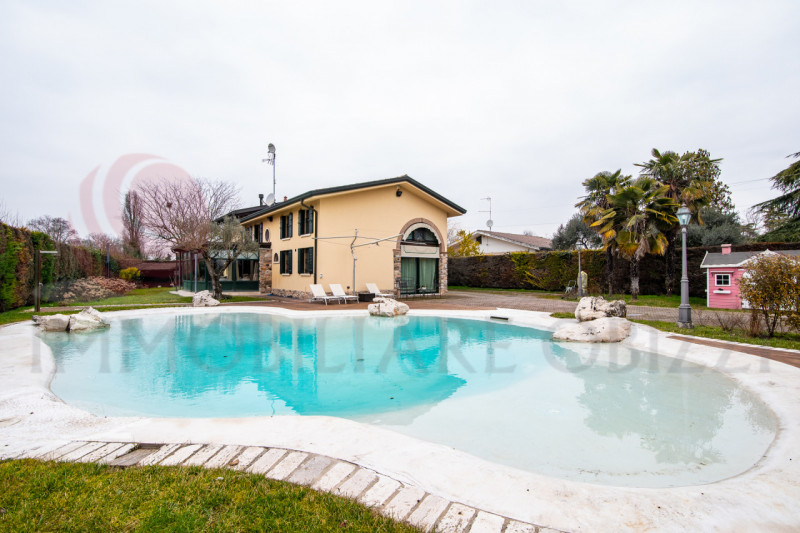 Situata nel cuore di Abano Terme, nota per le sue famose sorgenti termali e un clima mite tutto l...