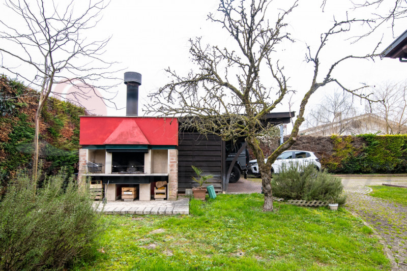 Situata nel cuore di Abano Terme, nota per le sue famose sorgenti termali e un clima mite tutto l...