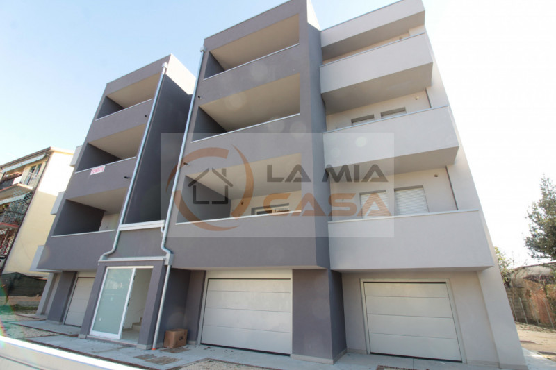 Sogni di vivere nel cuore pulsante della storica cittadina di Piove di Sacco? Ti presentiamo un a...