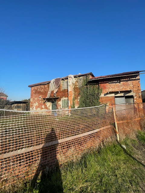 Campodarsego zona centrale VENDESI RUSTICO DA ABBATTERE.
Si può costruire una Bifamiliare.
DISPON...
