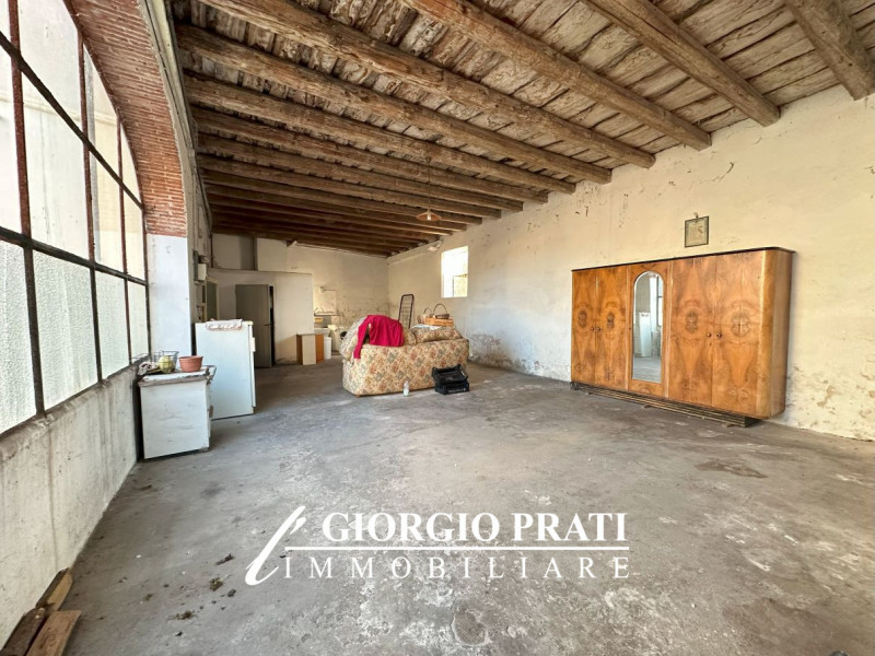 Scopri questo straordinario rustico, situato nel centro storico di Cartigliano (VI), in una vecch...