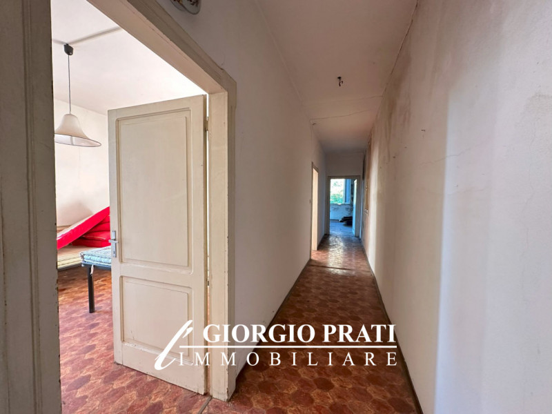 Scopri questo straordinario rustico, situato nel centro storico di Cartigliano (VI), in una vecch...