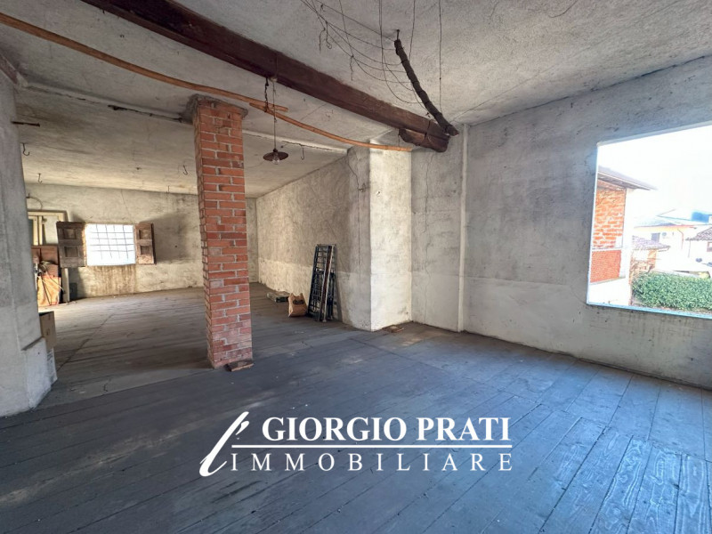 Scopri questo straordinario rustico, situato nel centro storico di Cartigliano (VI), in una vecch...