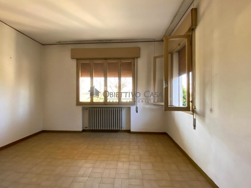 Rif. BOV189 - Proponiamo in vendita una casa singola a Bovolenta, divisa orizzontalmente in 2 uni...