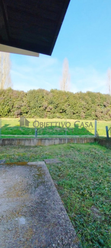 Rif. SA190 - Ti proponiamo una porzione di bifamiliare allo stato grezzo, un vero e proprio fogli...