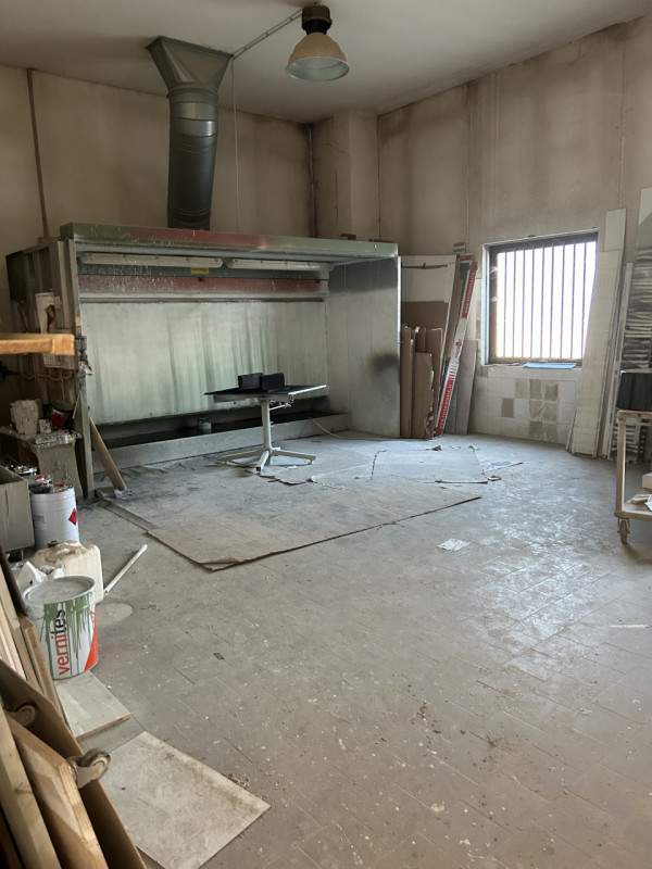 ZONA CASELLE proponiamo in affitto capannone di ampie dimensioni con scoperto privato di circa 15...