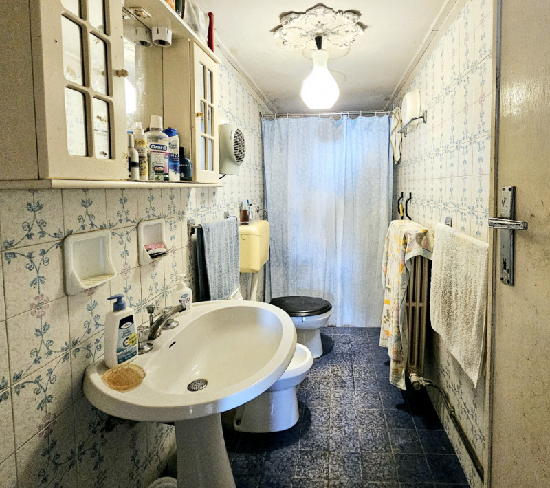 Proponiamo in vendita a Villa Estense, spaziosa porzione di rustico da ristrutturare, piacevolmen...