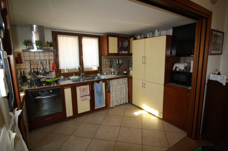 Scoprite questa splendida casa singola terratetto situata nel tranquillo quartiere di Ponterotto,...