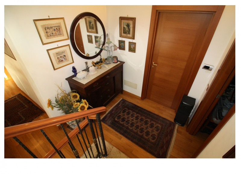 Ponterotto - Via Monta 

Scoprite questa splendida casa singola terratetto situata nel tranquillo...