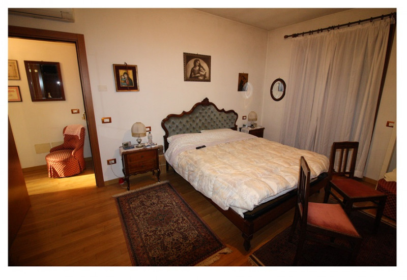 Scoprite questa splendida casa singola terratetto situata nel tranquillo quartiere di Ponterotto,...