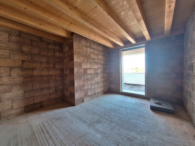 PORZIONE DI VILLETTA BIFAMILIARE AL GREZZO IN VENDITA A PIAZZOLA SUL BRENTA - Rif. 8223
Scopri la...