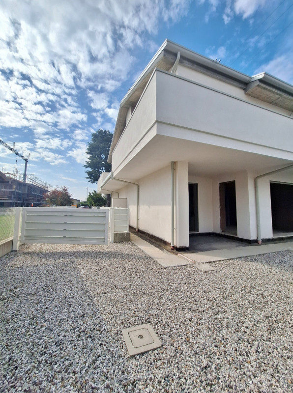 PORZIONE DI VILLETTA BIFAMILIARE AL GREZZO IN VENDITA A PIAZZOLA SUL BRENTA - Rif. 8223
Scopri la...