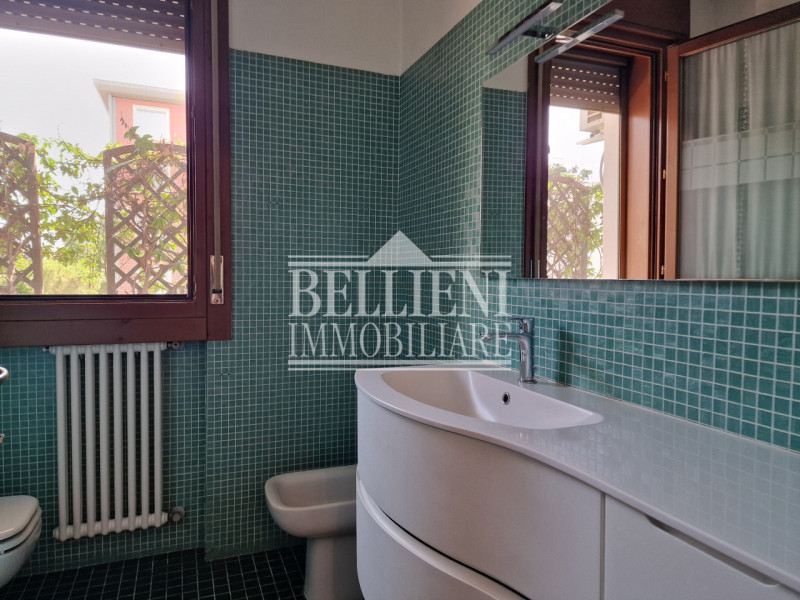 MERCATO NUOVO: In zona ben servita e comoda al Centro Storico, proponiamo in vendita spazioso app...