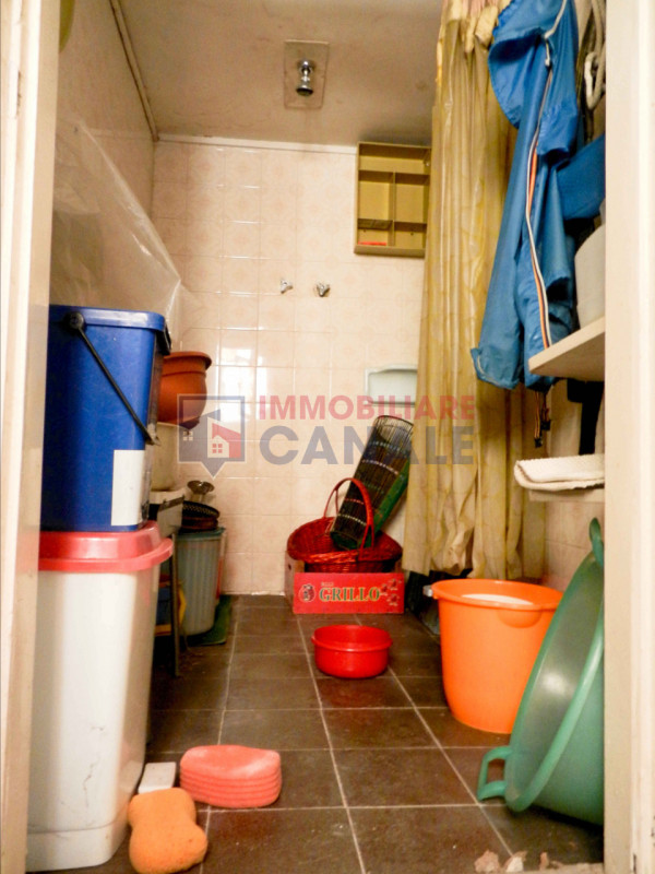 Scoprite questa porzione di testa di casa a schiera, situata nel cuore del centro di Piovene Rocc...