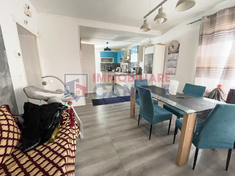 Scoprite questa porzione di testa di casa a schiera, situata nel cuore del centro di Piovene Rocc...