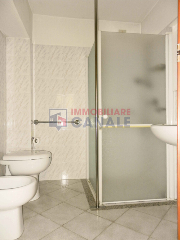 Scoprite questa porzione di testa di casa a schiera, situata nel cuore del centro di Piovene Rocc...