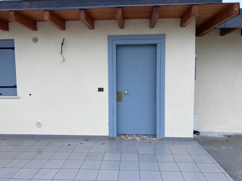 Piove di Sacco affittasi uffici totalmente indipendenti di circa 210 mq dotati di grande area pri...