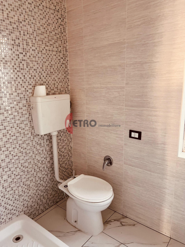 Scoprite questa affascinante casa singola terratetto situata nel cuore di Valdagno, un comune ric...