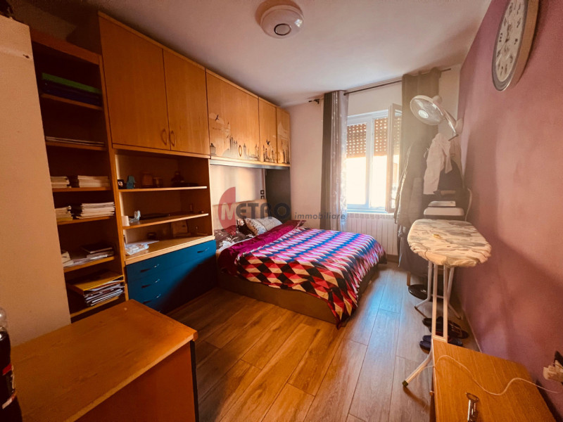 Scoprite questa affascinante casa singola terratetto situata nel cuore di Valdagno, un comune ric...