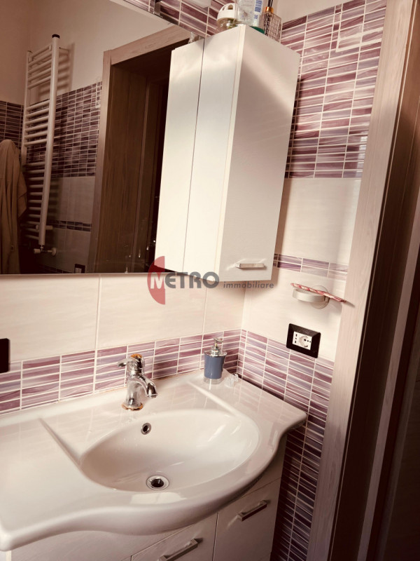 Scoprite questa affascinante casa singola terratetto situata nel cuore di Valdagno, un comune ric...