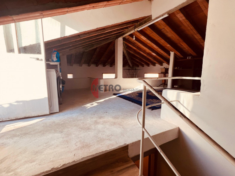 Scoprite questa affascinante casa singola terratetto situata nel cuore di Valdagno, un comune ric...