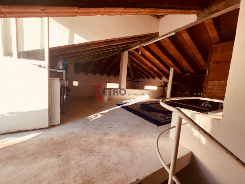 Scoprite questa affascinante casa singola terratetto situata nel cuore di Valdagno, un comune ric...