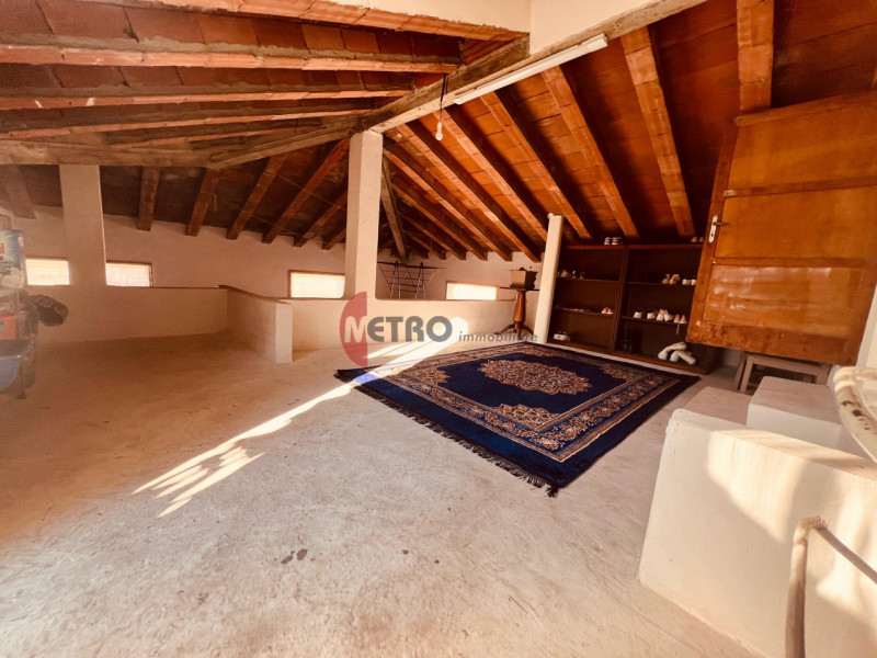 Scoprite questa affascinante casa singola terratetto situata nel cuore di Valdagno, un comune ric...