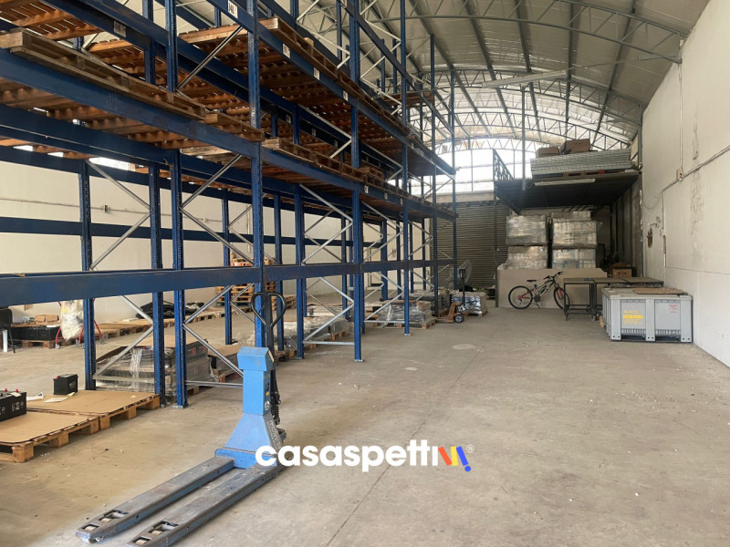 Capannoni industriali ed artigianali in vendita e affitto in Vendita a Eboli