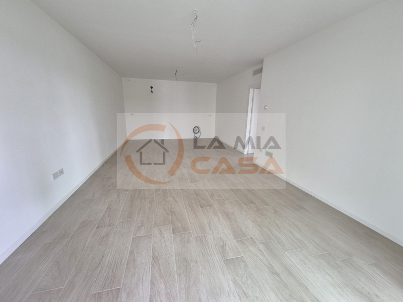 LEGNARO - In una nuova palazzina elegante composta da sole sei unità abitative, proponiamo in ven...