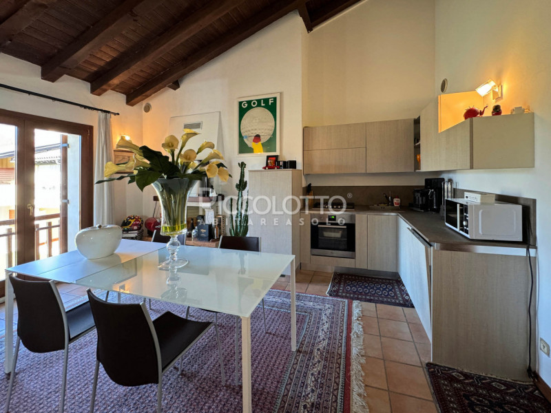 Rif. V5230 - Asolo Golf, a 10 minuti dal centro storico di Asolo, con splendida vista sui Colli A...