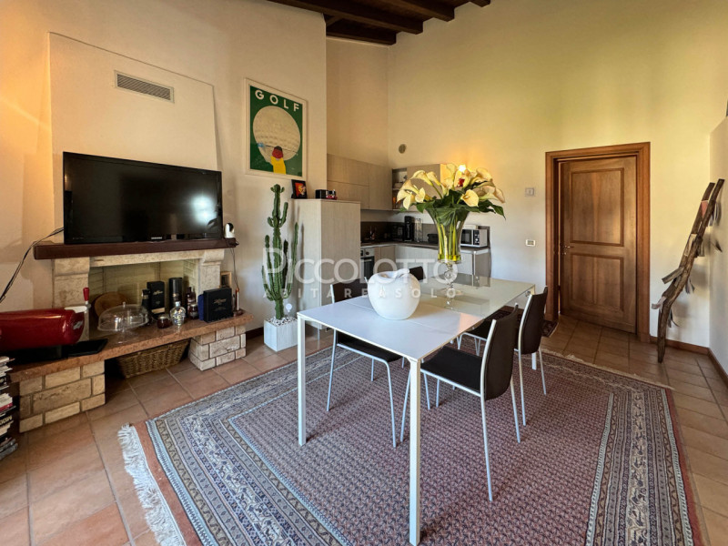 Rif. V5230 - Asolo Golf, a 10 minuti dal centro storico di Asolo, con splendida vista sui Colli A...