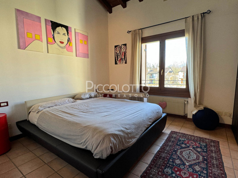 Rif. V5230 - Asolo Golf, a 10 minuti dal centro storico di Asolo, con splendida vista sui Colli A...