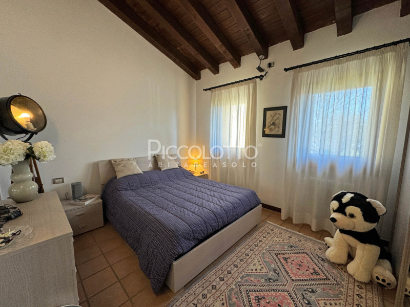 Rif. V5230 - Asolo Golf, a 10 minuti dal centro storico di Asolo, con splendida vista sui Colli A...