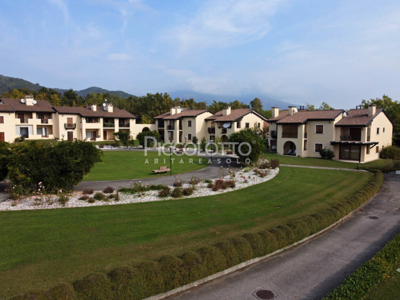 Rif. V5230 - Asolo Golf, a 10 minuti dal centro storico di Asolo, con splendida vista sui Colli A...