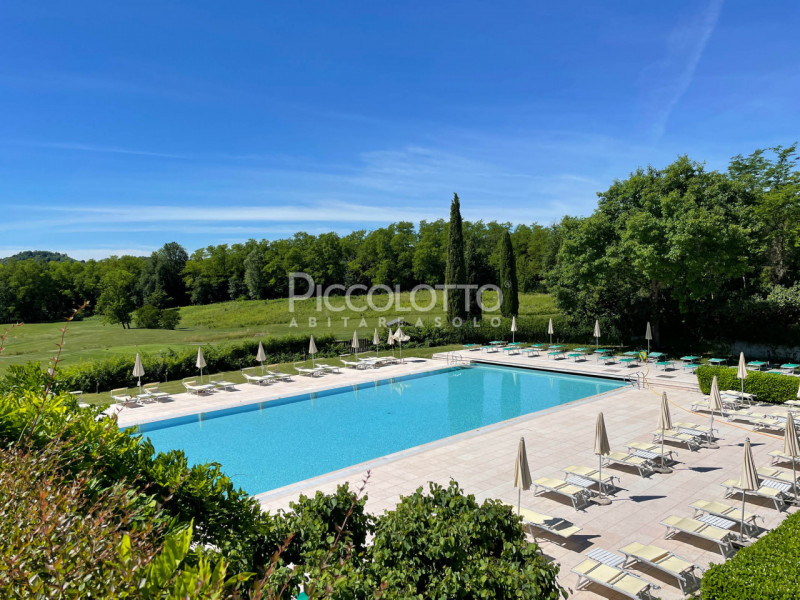 Rif. V5230 - Asolo Golf, a 10 minuti dal centro storico di Asolo, con splendida vista sui Colli A...