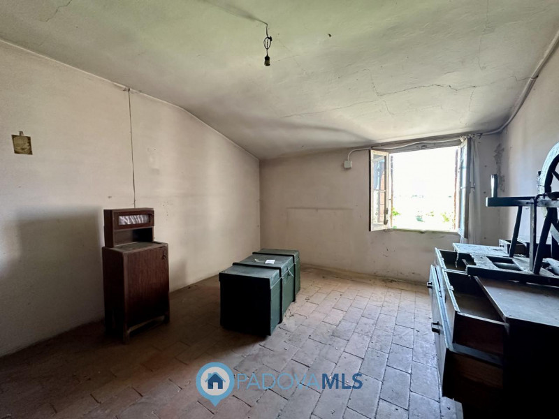 RUSTICO CON TERRENO AGRICOLO A CASALSERUGO €.250.000 - rif.1691

Il rustico in vendita a Casalser...