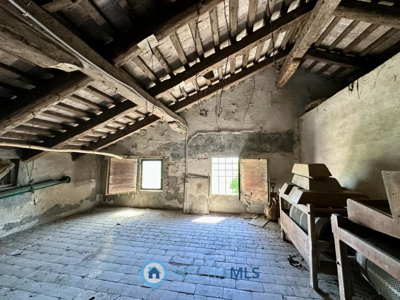 RUSTICO CON TERRENO AGRICOLO A CASALSERUGO €.250.000 - rif.1691

Il rustico in vendita a Casalser...