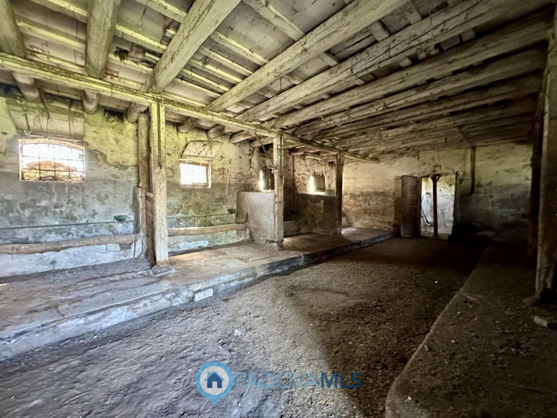 RUSTICO CON TERRENO AGRICOLO A CASALSERUGO €.250.000 - rif.1691

Il rustico in vendita a Casalser...