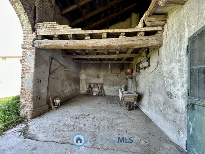 RUSTICO CON TERRENO AGRICOLO A CASALSERUGO €.250.000 - rif.1691

Il rustico in vendita a Casalser...