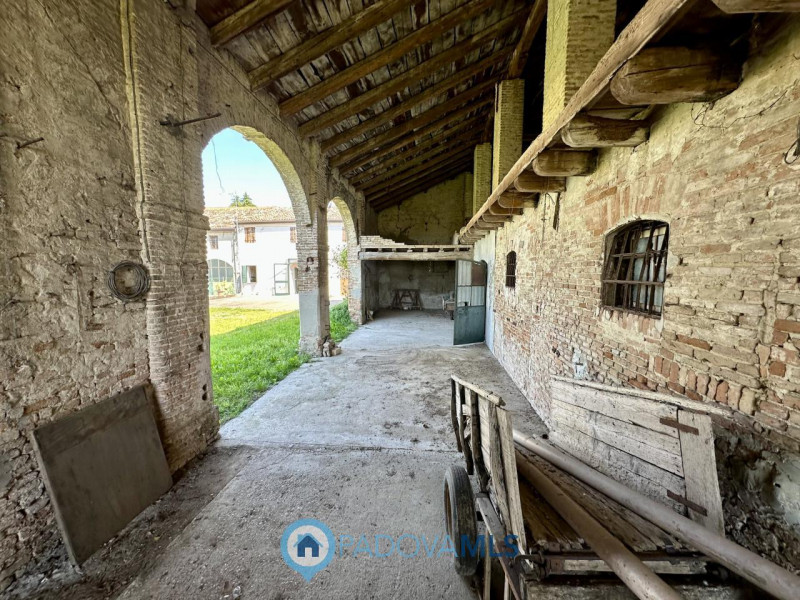 RUSTICO CON TERRENO AGRICOLO A CASALSERUGO €.250.000 - rif.1691

Il rustico in vendita a Casalser...