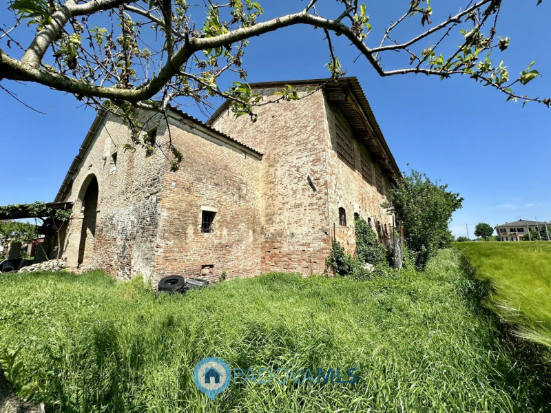 RUSTICO CON TERRENO AGRICOLO A CASALSERUGO €.250.000 - rif.1691

Il rustico in vendita a Casalser...