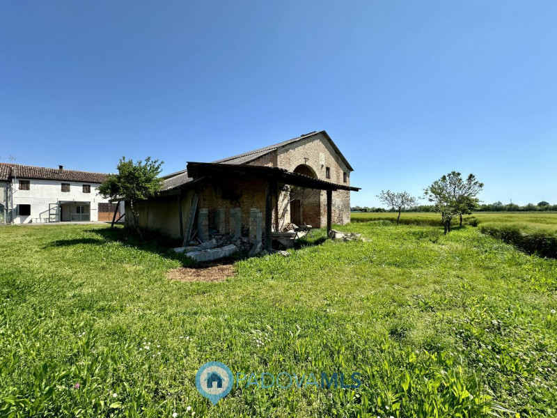 RUSTICO CON TERRENO AGRICOLO A CASALSERUGO €.250.000 - rif.1691

Il rustico in vendita a Casalser...