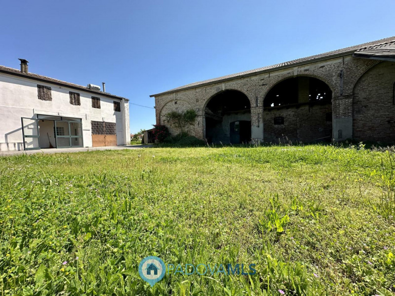 RUSTICO CON TERRENO AGRICOLO A CASALSERUGO €.250.000 - rif.1691

Il rustico in vendita a Casalser...